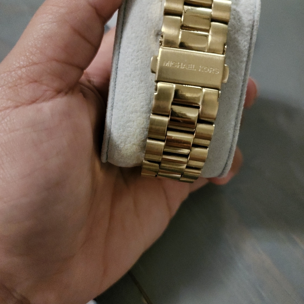 Watch - Picture 2 of 3